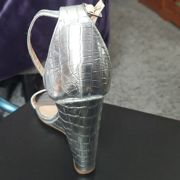 Wedged Sandals - Picture 3 of 8